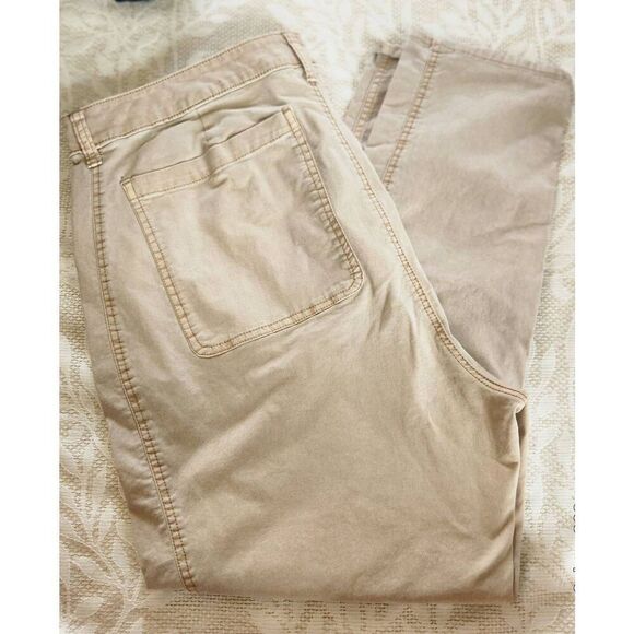 W8  Old Navy plus sz khakis with brown stitching - Picture 5 of 7